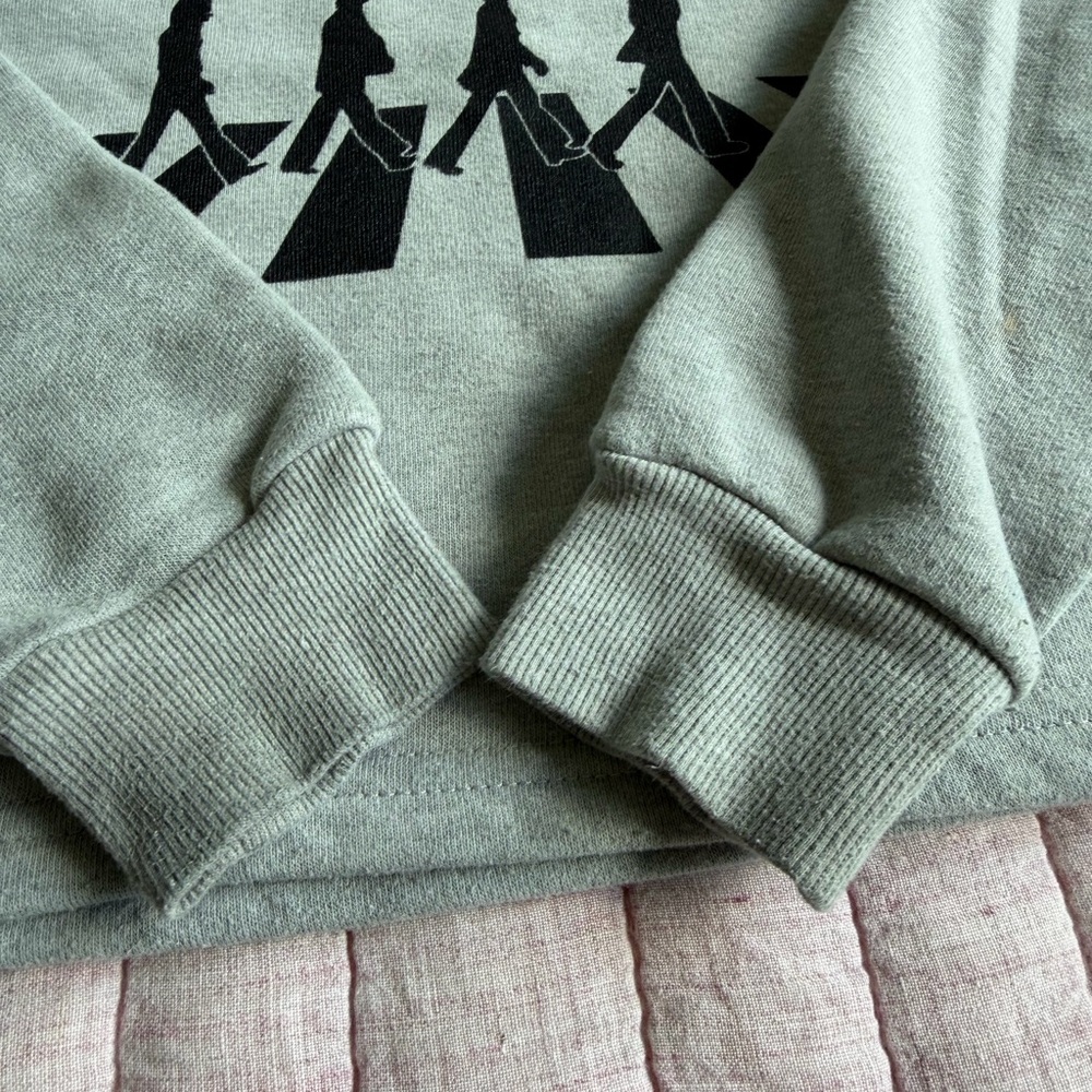 Grayson Social Girls Gray The Beatles Sweatshirt Size 6 – Good Condition - Picture 4 of 6